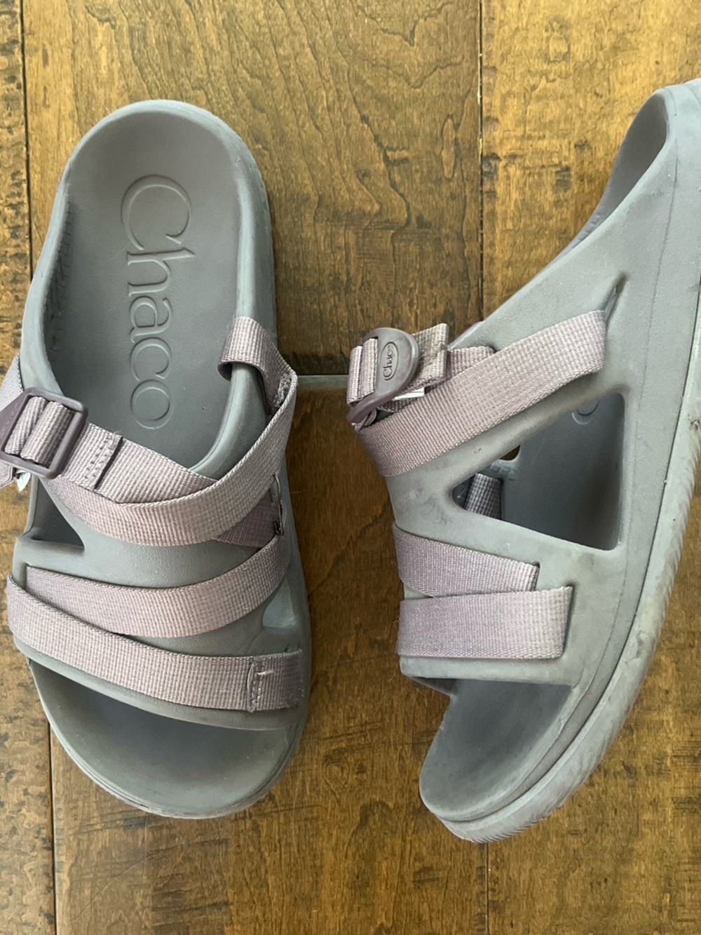 Chaco Chillos gray ultra-lightweight slide sandals with purple straps Sz. 9